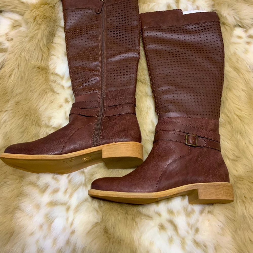 BRAND NEW LASER CUT LEATHER BROWN BOOTS. SIZE -11